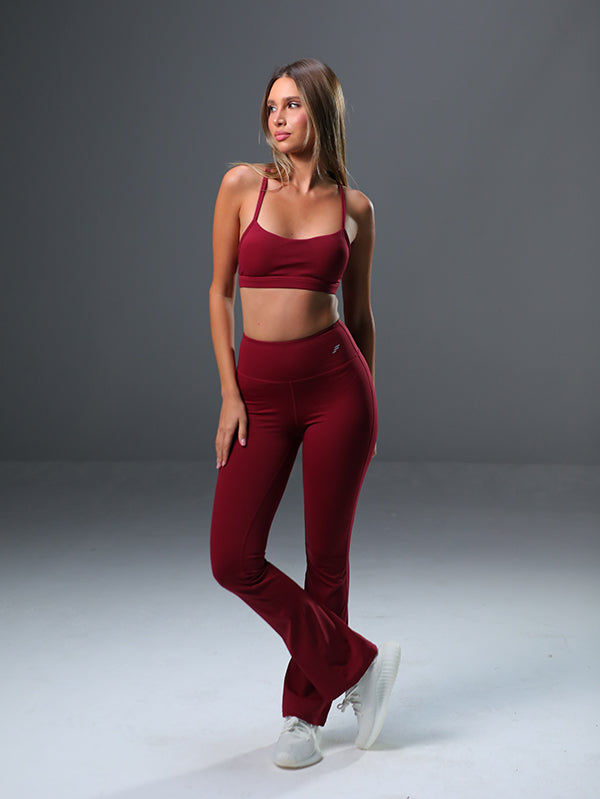 Set Super-High-Rise Flared Pant with Flow y Bras