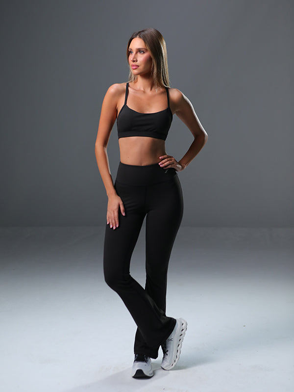 Set Super-High-Rise Flared Pant with Flow y Bras