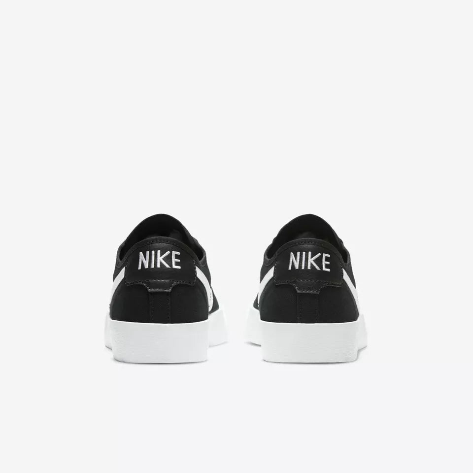 Blazer Low '77  SB "Black/White"