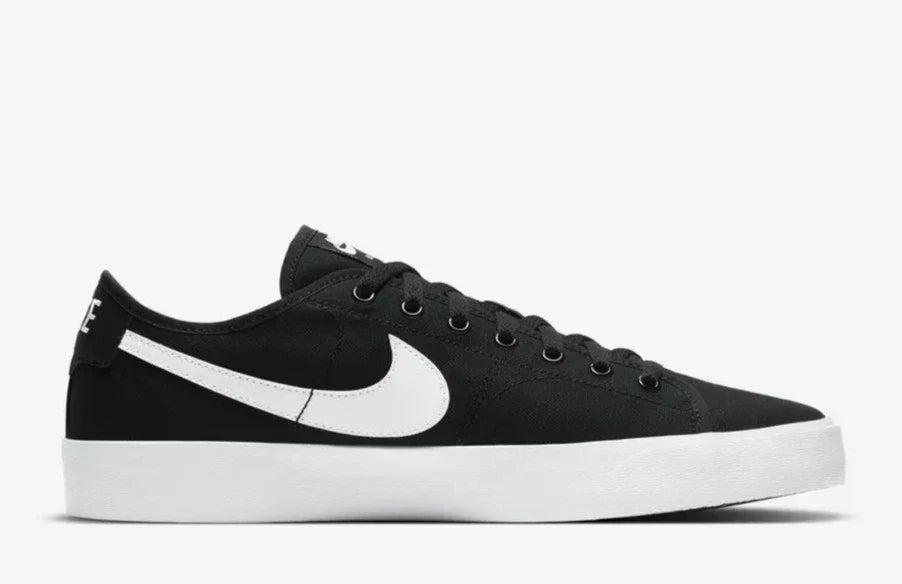 Blazer Low '77  SB "Black/White"